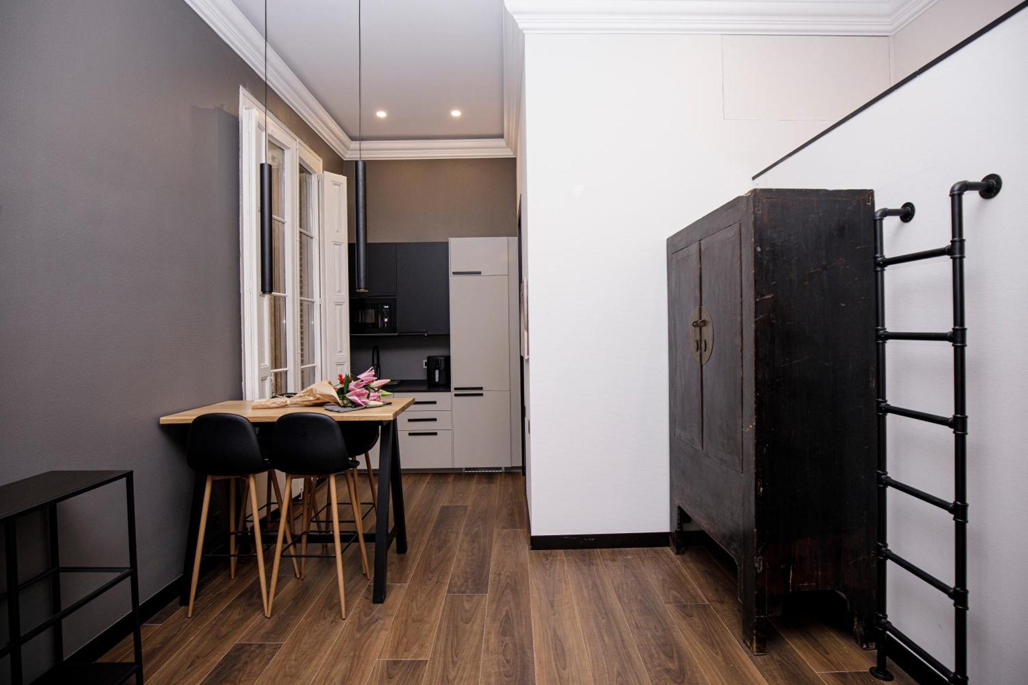 Beautiful Cosy Modern ,19th Century Building Appartamento *