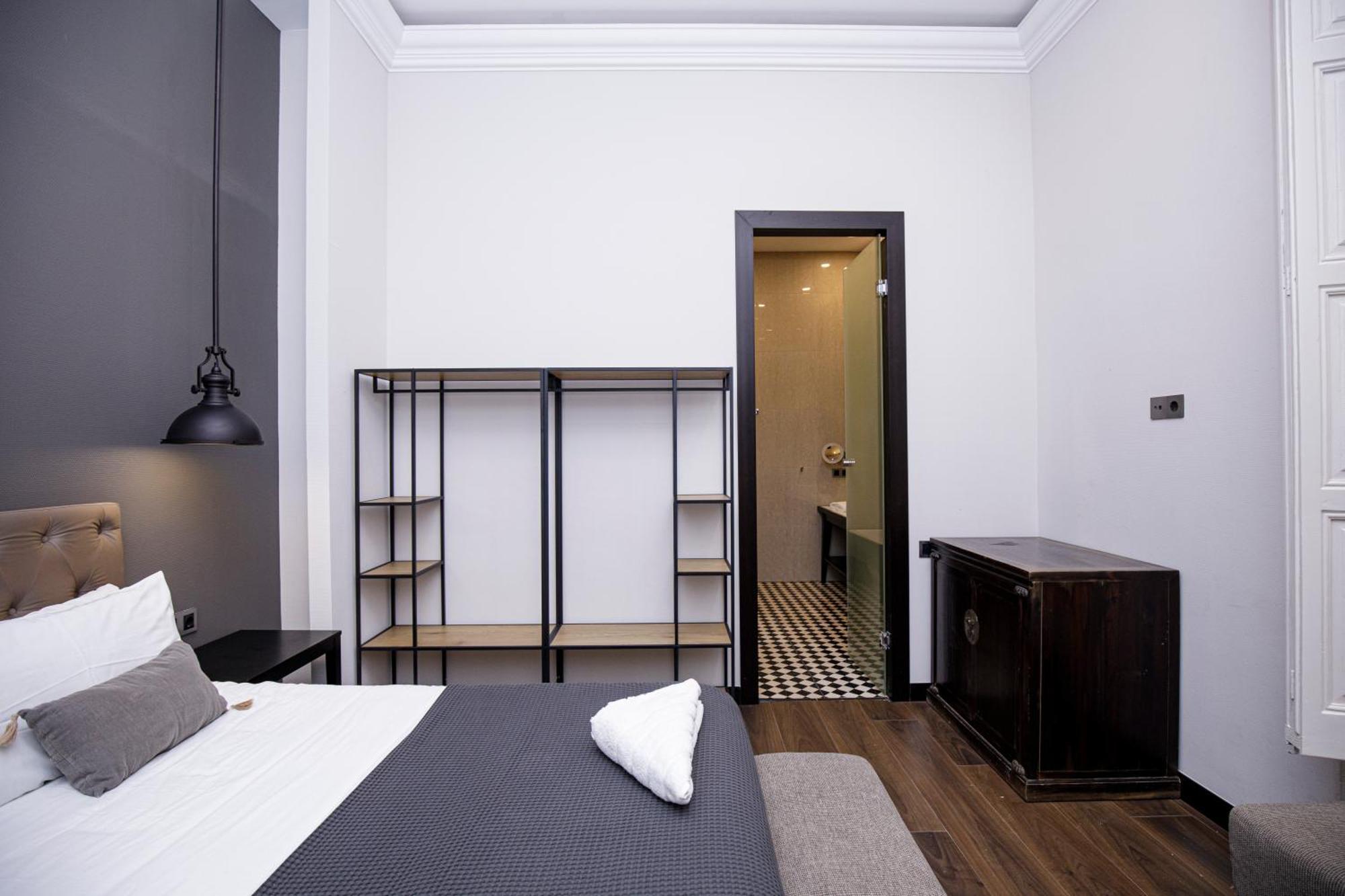 Beautiful Cosy Modern ,19th Century Building * Barcellona