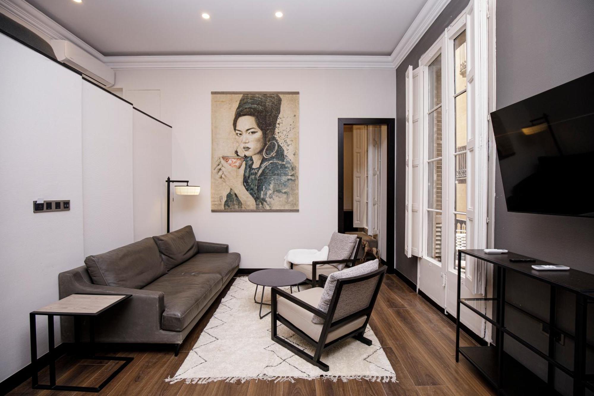 Beautiful Cosy Modern ,19th Century Building Barcellona